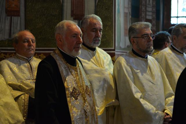Slujba Vecerniei hramului de la Parohia „Sfinții Apostoli” Moara de Vânt