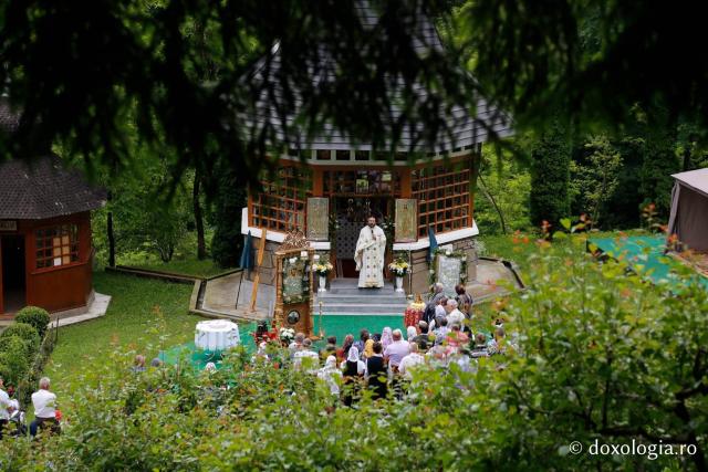 (Foto) Bucurie la hramul Mănăstirii Sihla, 24 iunie 2019