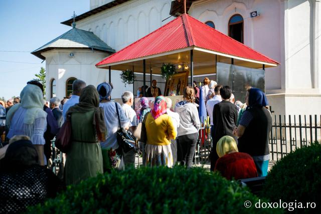 Hramul Catedralei Episcopale din Huşi. PS Ignatie: „Sfântul Petru este paradigma omului plin de efervescenţă, plin de foarte multă fervoare pentru Dumnezeu. Sfântul Pavel este modelul celui care este foarte inteligent, însă are nevoie de evidenţe!"