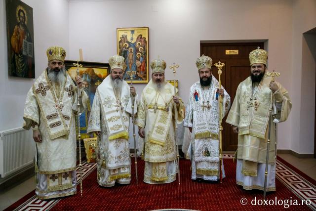 Hramul Catedralei Episcopale din Huşi. PS Ignatie: „Sfântul Petru este paradigma omului plin de efervescenţă, plin de foarte multă fervoare pentru Dumnezeu. Sfântul Pavel este modelul celui care este foarte inteligent, însă are nevoie de evidenţe!"