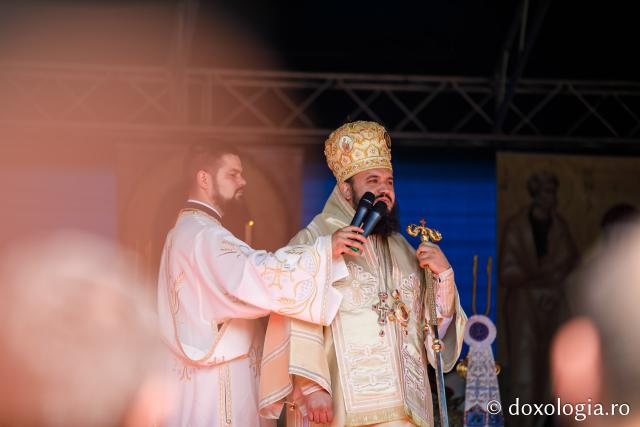 Hramul Catedralei Episcopale din Huşi. PS Ignatie: „Sfântul Petru este paradigma omului plin de efervescenţă, plin de foarte multă fervoare pentru Dumnezeu. Sfântul Pavel este modelul celui care este foarte inteligent, însă are nevoie de evidenţe!"
