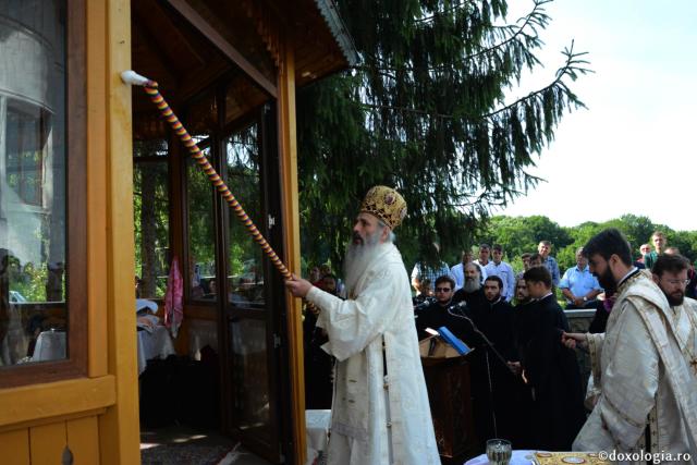 Părintele Mitropolit Teofan la hramul Mănăstirii Lacuri: „Ca o prelungire a Sfinților Apostoli Petru și Pavel, viața noastră cuprine momente de înălțime duhovnicească”