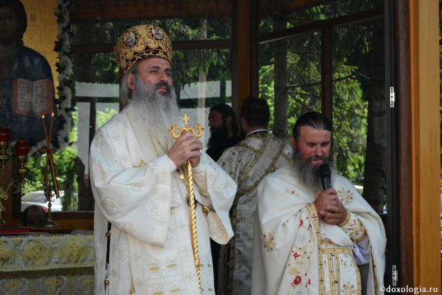 Părintele Mitropolit Teofan la hramul Mănăstirii Lacuri: „Ca o prelungire a Sfinților Apostoli Petru și Pavel, viața noastră cuprine momente de înălțime duhovnicească”