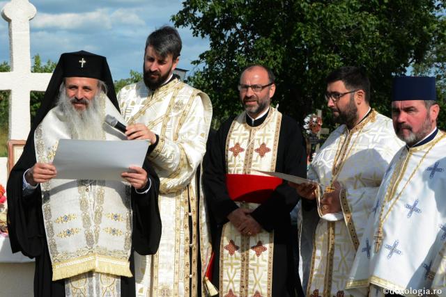 Părintele Mitropolit Teofan la hramul Mănăstirii Lacuri: „Ca o prelungire a Sfinților Apostoli Petru și Pavel, viața noastră cuprine momente de înălțime duhovnicească”
