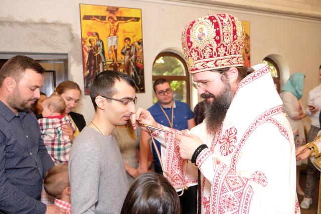 PS Macarie, către tineri: „Păziți-vă tinerețea de curentele otrăvitoare ale acestei lumi care pot să vă târască în prăpastia ratărilor și eșecurilor!”
