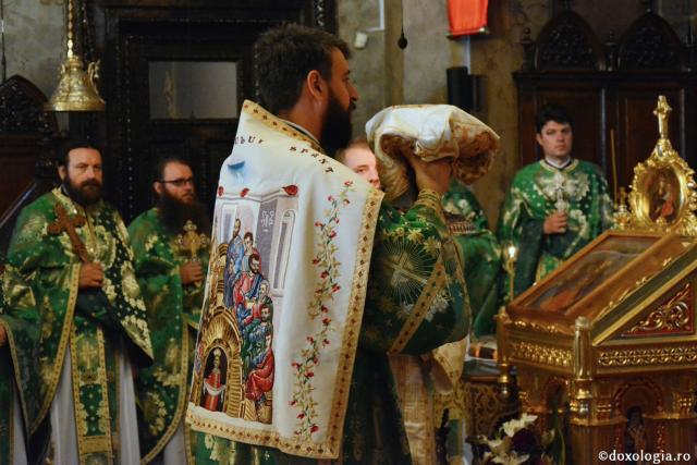 Sărbătoarea Bisericii la Catedrala Mitropolitană din Iași – Praznicul Pogorârii Duhului Sfânt