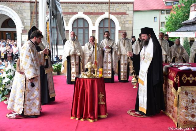 Orașul Piatra Neamț în zi de sărbătoare