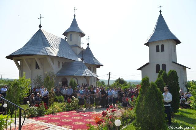 Sărbătoarea Preasfintei Treimi la Mănăstirea Eșanca