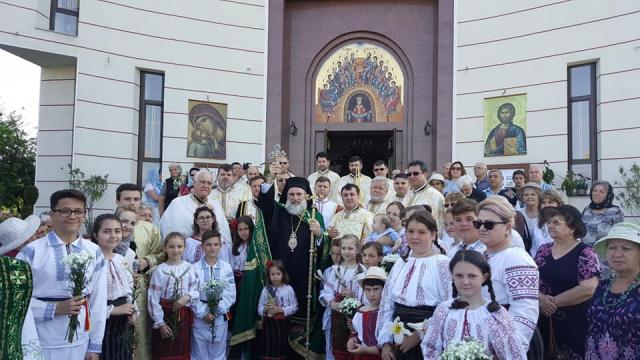 Liturghii arhierești în două eparhii din Moldova