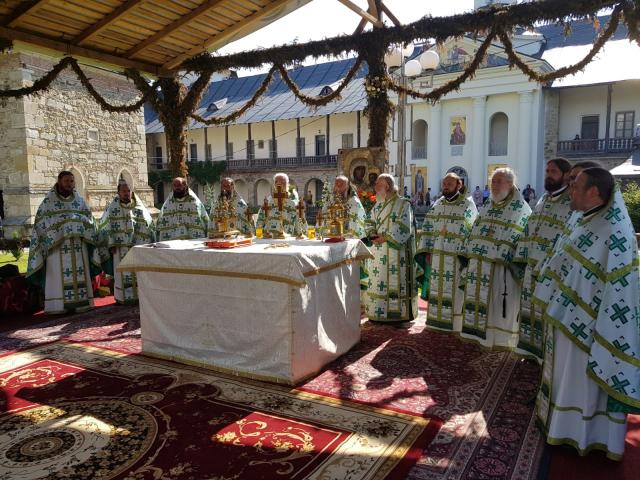 Hramul bisericii satului Mănăstirea Neamț