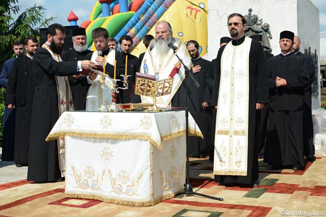 Ziua Copilului sărbătorită în Episcopia Hușilor – PS Ignatie: „Fiecare dintre voi sunteți o poveste luminoasă”