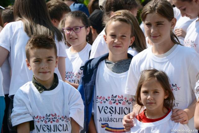 Ziua Copilului sărbătorită în Episcopia Hușilor – PS Ignatie: „Fiecare dintre voi sunteți o poveste luminoasă”
