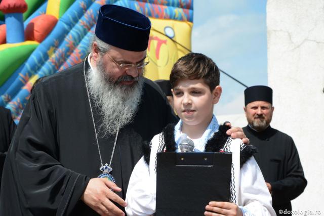 Ziua Copilului sărbătorită în Episcopia Hușilor – PS Ignatie: „Fiecare dintre voi sunteți o poveste luminoasă”