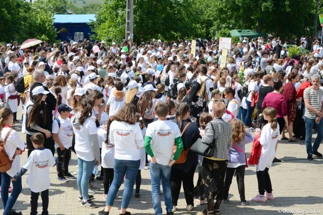 Ziua Copilului sărbătorită în Episcopia Hușilor – PS Ignatie: „Fiecare dintre voi sunteți o poveste luminoasă”