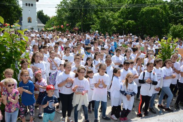Ziua Copilului sărbătorită în Episcopia Hușilor – PS Ignatie: „Fiecare dintre voi sunteți o poveste luminoasă”