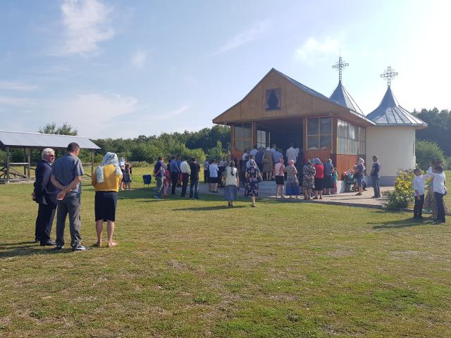 Sub ocrotirea Sfântului Pantelimon: Schitul Valea Seacă și-a sărbătorit hramul
