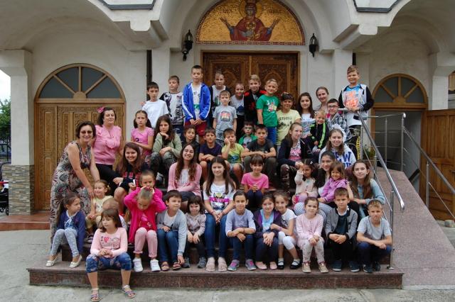 Școală de vară la Biserica „Acoperământul Maicii Domnului” din Suceava