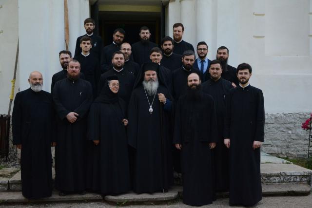 Episcopul Hușilor alături de tinerii preoți la Atelierul de formare de la Miclăușeni