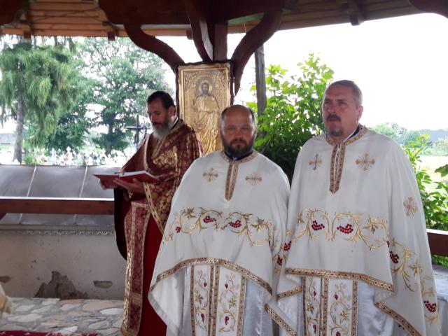 Părintele profesor Vasile Mihoc a slujit şi a conferenţiat la Vicovu de Sus