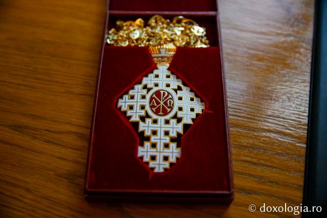 Crucea Patriarhală – istoricul și semnificația celei mai înalte distincții a Patriarhiei Române