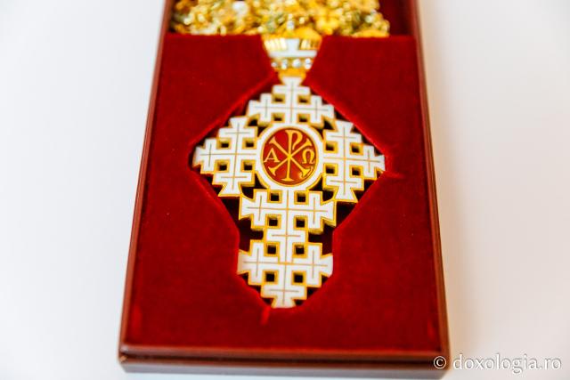 Crucea Patriarhală – istoricul și semnificația celei mai înalte distincții a Patriarhiei Române