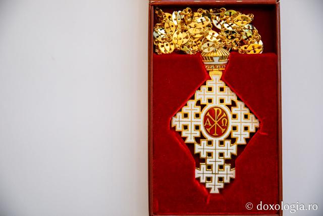 Crucea Patriarhală – istoricul și semnificația celei mai înalte distincții a Patriarhiei Române