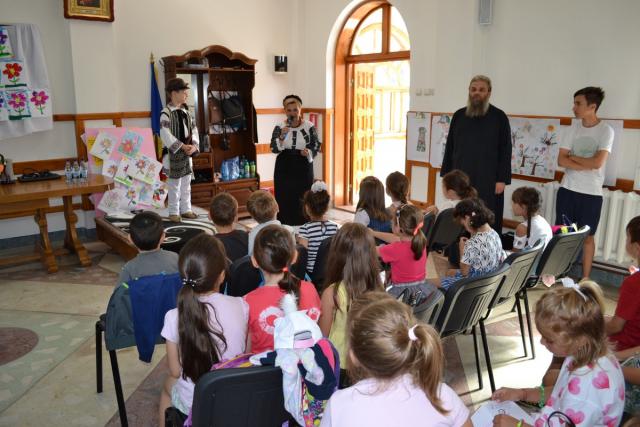 Cântecul și portul popular, prezentat copiilor din Botoşani