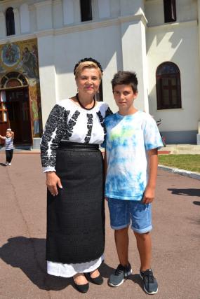 Cântecul și portul popular, prezentat copiilor din Botoşani