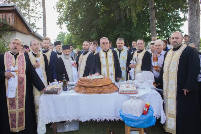 Parohia Bărcu-Goșmani și-a sărbătorit patronii spirituali