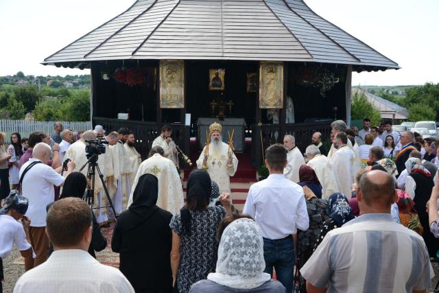 Biserica din Moimești, închinată Sfintei Parascheva, a fost sfințită de IPS Teofan