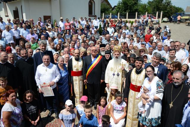 Biserica din Moimești, închinată Sfintei Parascheva, a fost sfințită de IPS Teofan