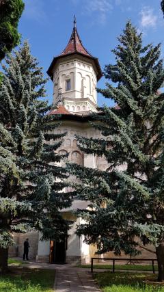 IPS Părinte Pimen a slujit Sfânta Liturghie la Mănăstirea „Sfântul Ioan cel Nou de la Suceava”