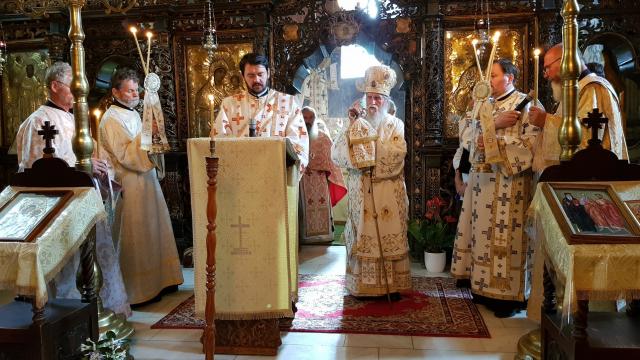 IPS Părinte Pimen a slujit Sfânta Liturghie la Mănăstirea „Sfântul Ioan cel Nou de la Suceava”