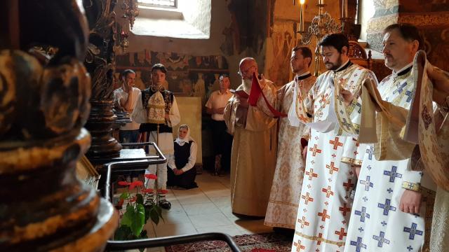 IPS Părinte Pimen a slujit Sfânta Liturghie la Mănăstirea „Sfântul Ioan cel Nou de la Suceava”
