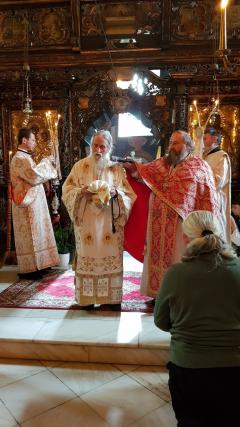 IPS Părinte Pimen a slujit Sfânta Liturghie la Mănăstirea „Sfântul Ioan cel Nou de la Suceava”