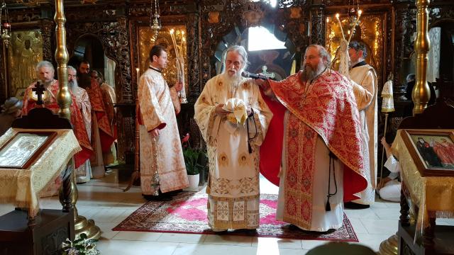 IPS Părinte Pimen a slujit Sfânta Liturghie la Mănăstirea „Sfântul Ioan cel Nou de la Suceava”