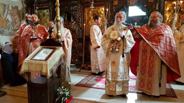 IPS Părinte Pimen a slujit Sfânta Liturghie la Mănăstirea „Sfântul Ioan cel Nou de la Suceava”