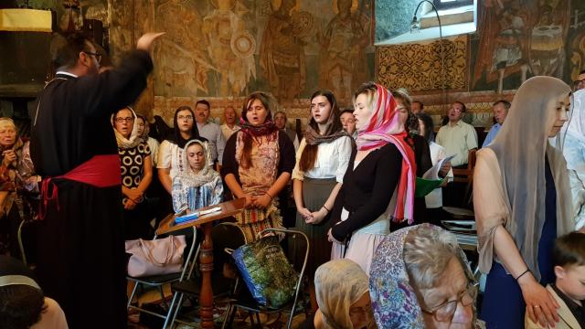 IPS Părinte Pimen a slujit Sfânta Liturghie la Mănăstirea „Sfântul Ioan cel Nou de la Suceava”