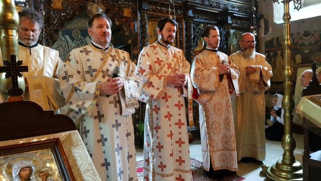 IPS Părinte Pimen a slujit Sfânta Liturghie la Mănăstirea „Sfântul Ioan cel Nou de la Suceava”