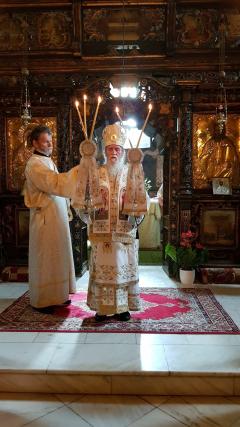 IPS Părinte Pimen a slujit Sfânta Liturghie la Mănăstirea „Sfântul Ioan cel Nou de la Suceava”