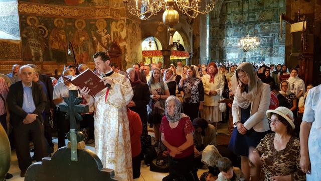 IPS Părinte Pimen a slujit Sfânta Liturghie la Mănăstirea „Sfântul Ioan cel Nou de la Suceava”