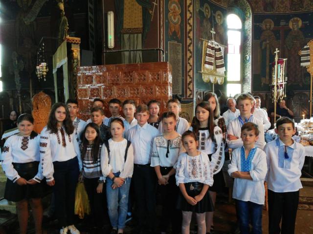 Tabăra „Vacanţă în tinda Bisericii” din Parohia Sadova, sub semnul omagierii satului românesc