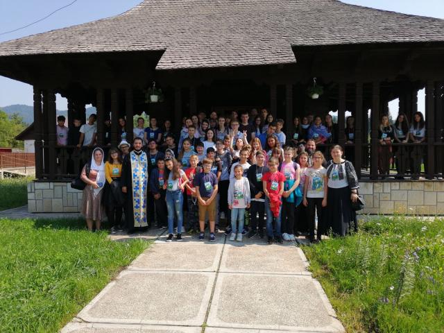 Tabăra „Bucuriile credinței” în Poiana Prieteniei de la Nemțișor