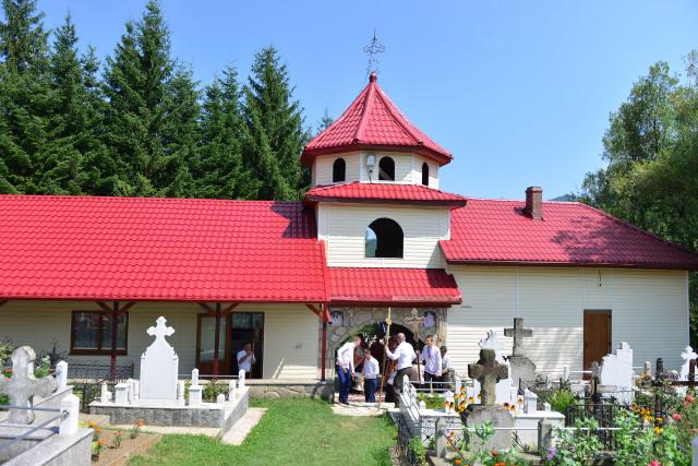 IPS Teofan a sfințit un monument dedicat Patriarhului Nicodim Munteanu