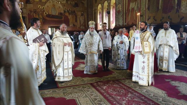 IPS Ioachim a săvârșit Sfânta Liturghie la Parohia Pipirig - Neamț