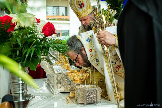 Hramul cel mare al Putnei: „O numim Maica Domnului și avem credință că este și Maica noastră a tuturor”