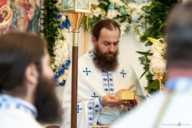 Hramul cel mare al Putnei: „O numim Maica Domnului și avem credință că este și Maica noastră a tuturor”