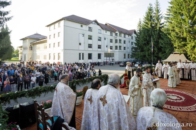 Sărbătoarea Sfântului Ioan Iacob la Seminarul Teologic de la Mănăstirea Neamț – au început sărbătorile Sfinților Nemțeni