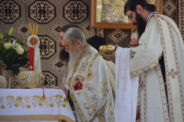 IPS Arhiepiscop Pimen, la împlinirea a 90 de ani: „Sunt copilul răsfățat al bucovinenilor!”