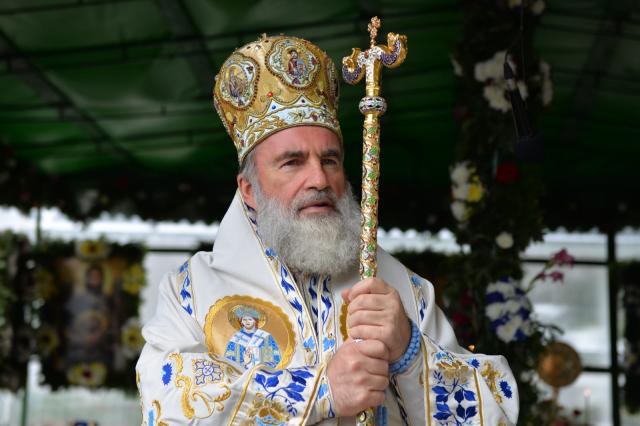 Sărbătorile Mănăstirii Văratec - doi ierarhi au slujit de sărbătoarea Adormirii Maicii Domnului